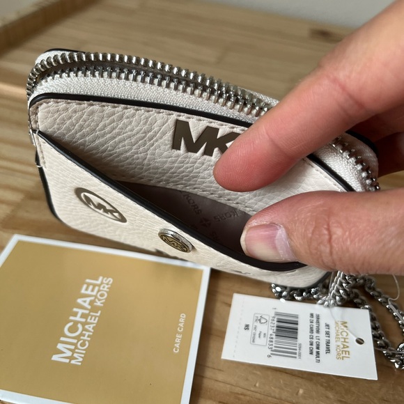 Michael Kors Card Case🎈🎈 - Picture 6 of 9